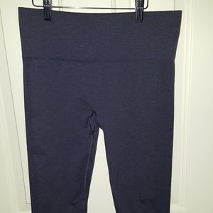 Lululemon Seamlessly Street Crop Size 8 Q5